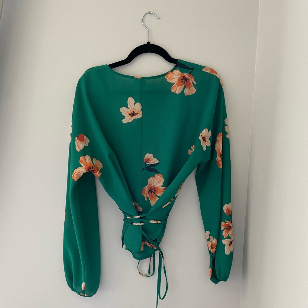 Aritzia Wilfred | Lilia Green Floral Wrap Blouse - Picture 3 of 6